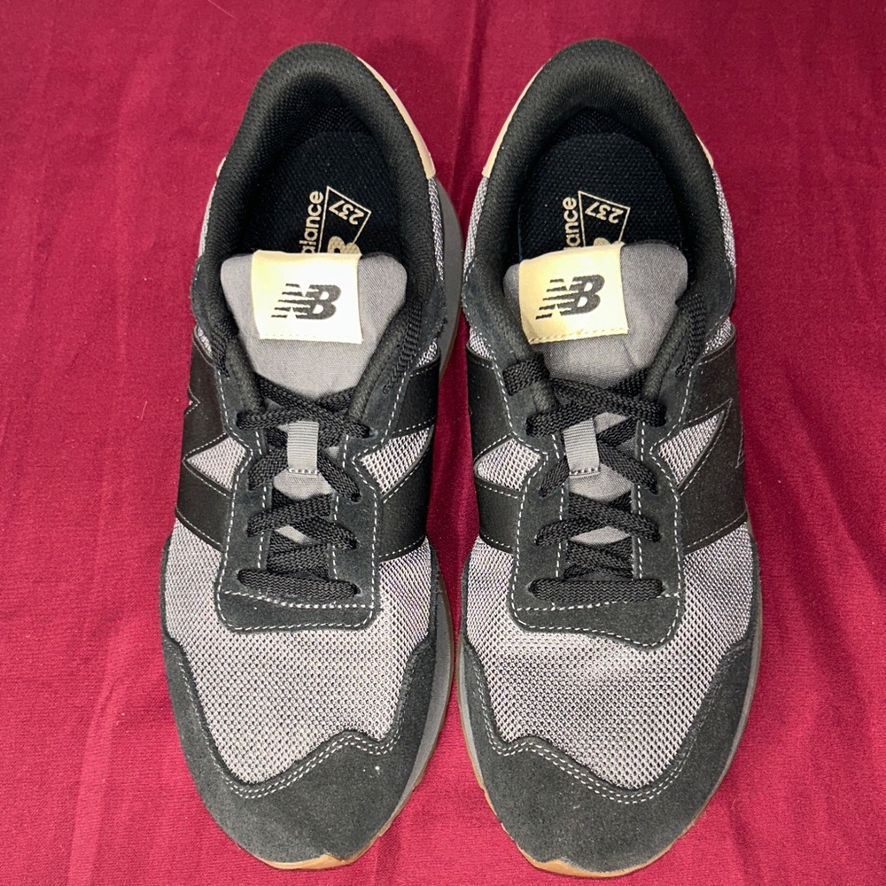 New Balance Men's Black and Gray Sneakers